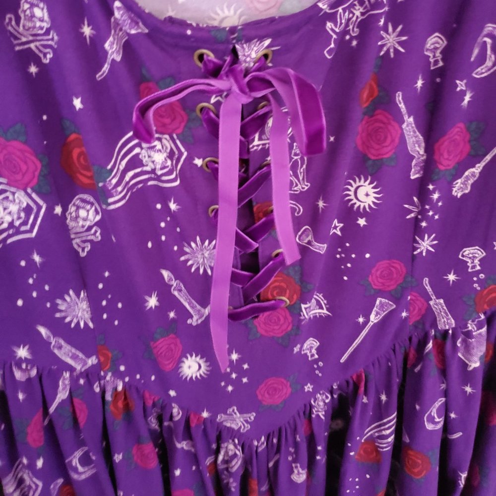 Hot Topic Her Universe Disney Hocus Pocus Icons Lace-Up Purple Dress Size 0 NWOT - Picture 8 of 8